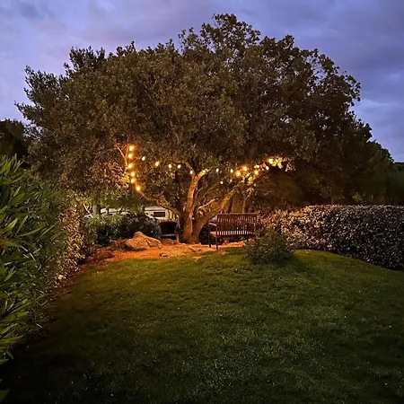 Βίλα Cute With Pool In