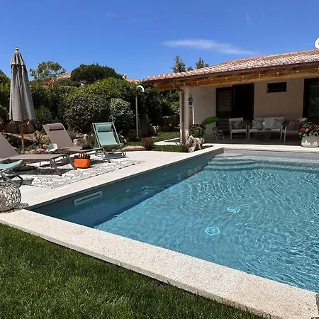 Villa Cute With Pool In